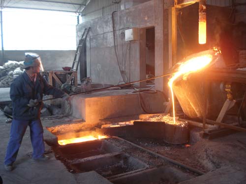 为什么镍铁合金炉炉衬耐火材料要选择镁铬材质的？